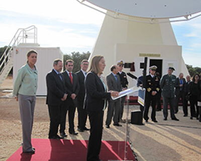 Am Rednerpult: Die Spanische Ministerin für Bau und Infrastruktur Frau Ana Pastor<br />Links: President of Castilla La Mancha Frau María Dolores de Cospedal